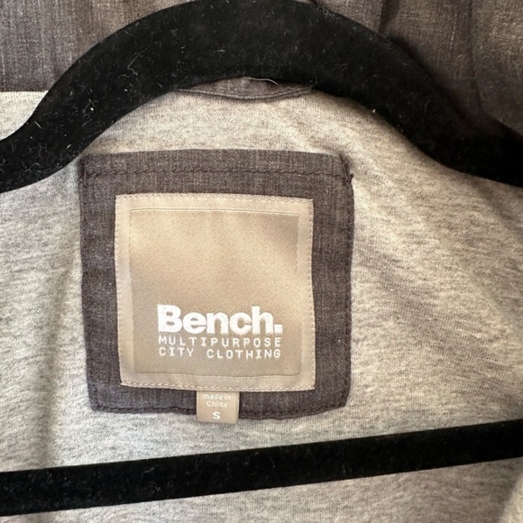 Bench Puffer Vest with Packable Hood XS - Picture 5 of 12